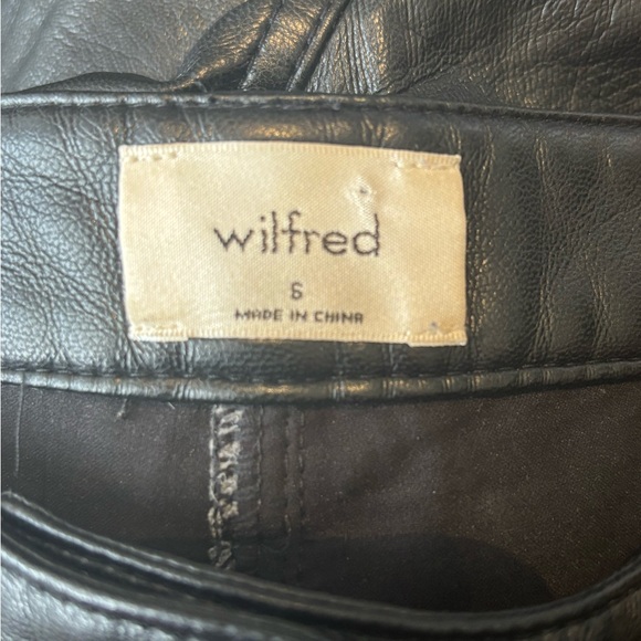 Wilfred | Black High-Waisted Vegan Leather Pants - Picture 4 of 6